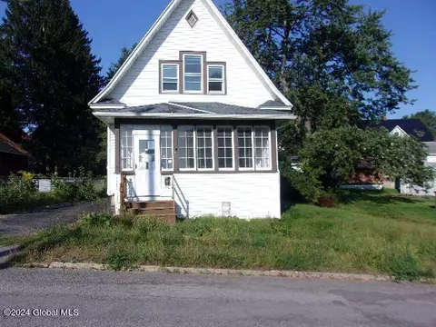 15 Whitmore Ave, Johnstown, NY 12095
