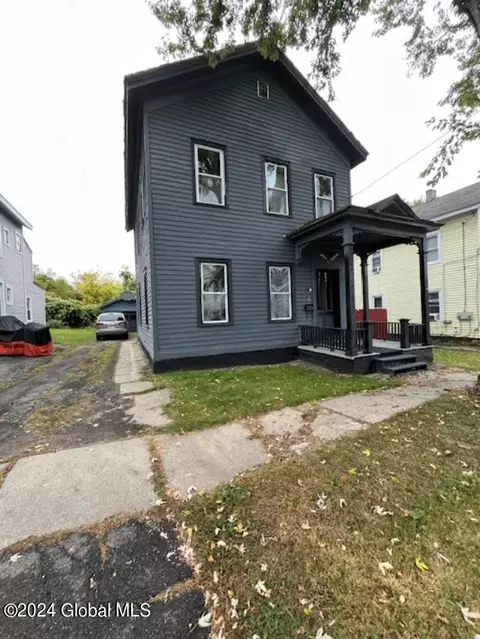 10 Gilbert St, Johnstown, NY 12095