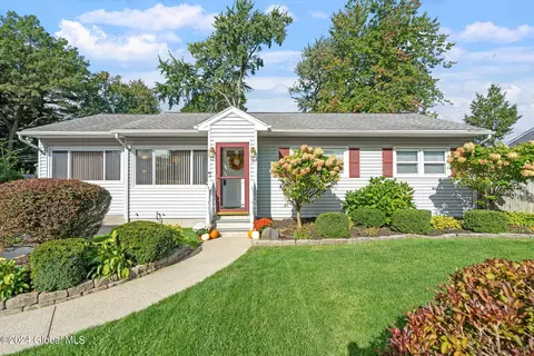 20 Stirrup Dr, Albany, NY 12205