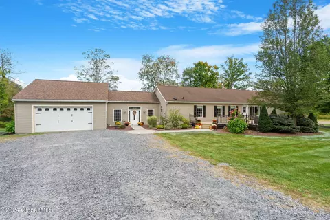790 Hart Rd, Amsterdam, NY 12010