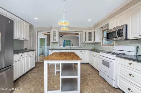 Kitchen - 58 Beach Rd, Halfmoon, NY 12065 photo 1 of 5