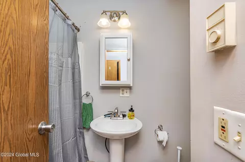 Bath - 58 Beach Rd, Halfmoon, NY 12065 photo 4 of 4