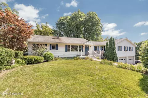 58 Beach Rd, Halfmoon, NY 12065