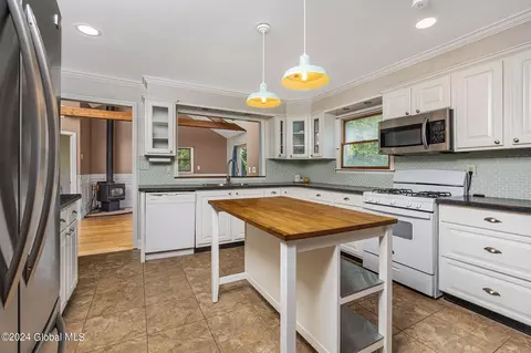 Kitchen - 58 Beach Rd, Halfmoon, NY 12065 photo 4 of 5