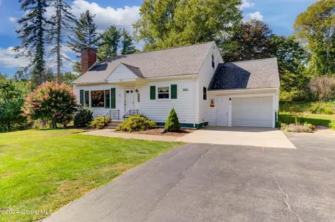 323 Dunnsville Rd, Schenectady, NY 12306
