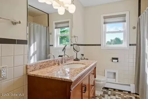 Bath - 232 Phillips Rd, Schenectady, NY 12306 photo 2 of 4