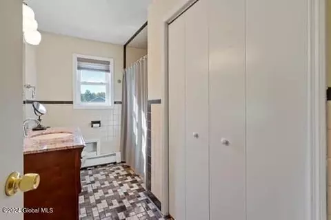 Bath - 232 Phillips Rd, Schenectady, NY 12306 photo 1 of 4