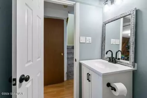 Bath - 232 Phillips Rd, Schenectady, NY 12306 photo 3 of 4