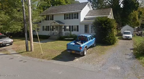 16 Division St, Cambridge, NY 12816