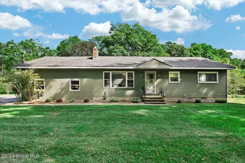 734 Middleline Rd, Ballston Spa, NY 12020