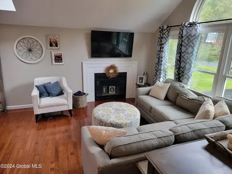 24 Meadow Rue Pl, Ballston Spa, NY 12020 photo 11
