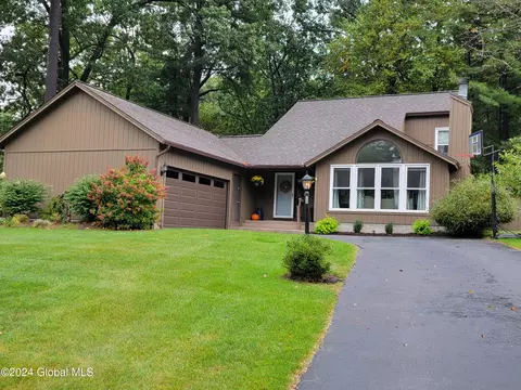 24 Meadow Rue Pl, Ballston Spa, NY 12020