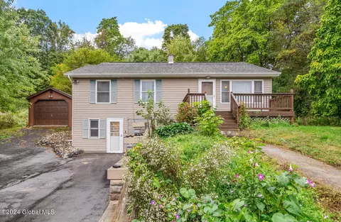 141 Winnie Ave, Ravena, NY 12143