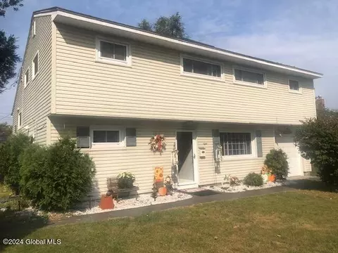 8 Caveson Ln, Albany, NY 12205