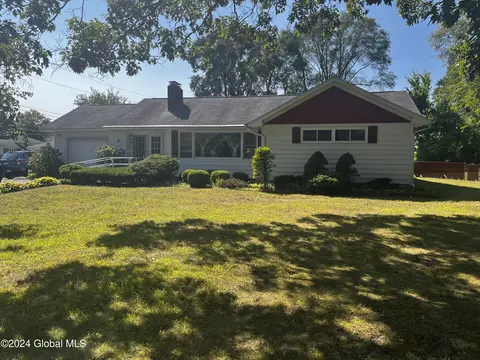 2 Hialeah Dr, Albany, NY 12205