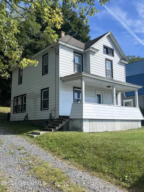 168 Chapman Dr, Amsterdam, NY 12010