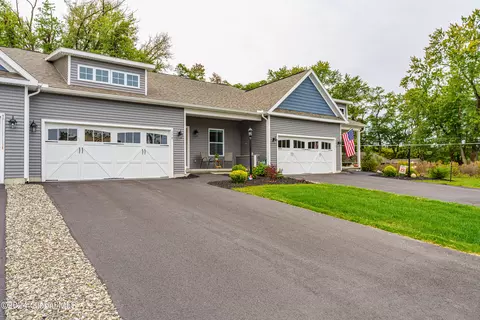 17 Empire Ct # B, Clifton Park, NY 12065