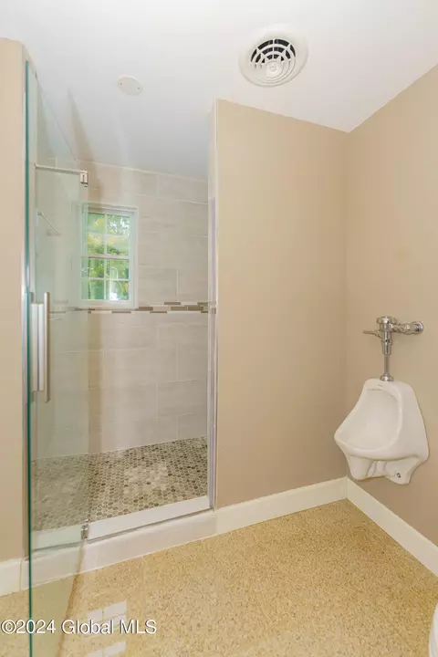 Bath - 391 Wall St, Schuylerville, NY 12871 photo 3 of 5