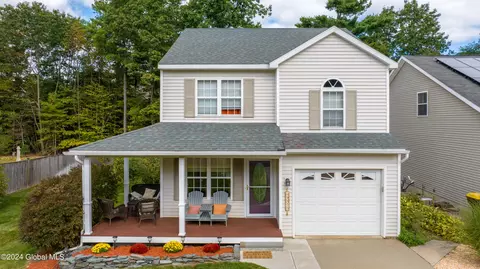 36 Woodthrush Ct, Ballston Spa, NY 12020