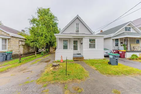 2865 Plunkett Ave, Rotterdam, NY 12306