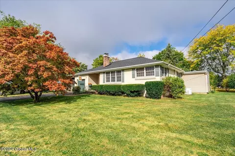 12 Hemple Pl, Cohoes, NY 12047
