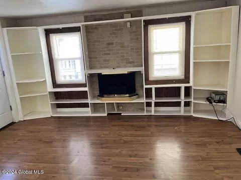 Living - 113 Walnut St, Schenectady, NY 12308 photo 2 of 2