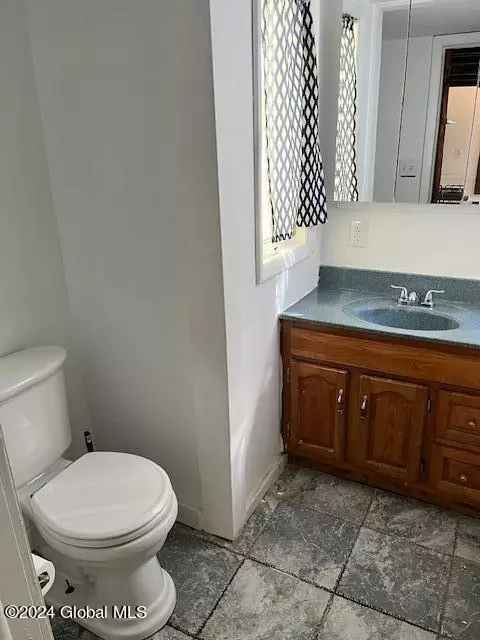 Bath - 113 Walnut St, Schenectady, NY 12308 photo 1 of 2