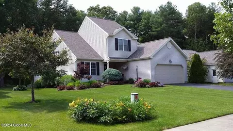 17 Waterview Dr, Saratoga Springs, NY 12866