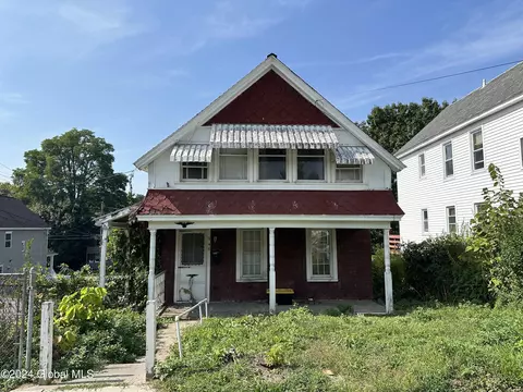 946 Davis Ter, Schenectady, NY 12303