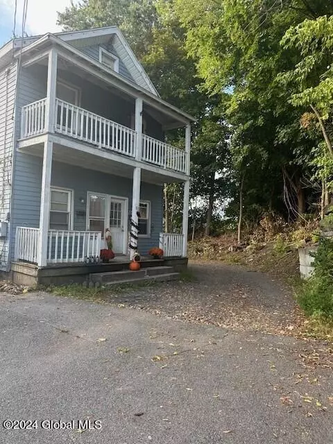 81 Ellsworth Ave, Mechanicville, NY 12118