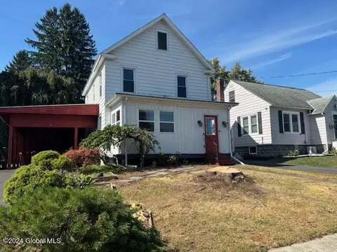 39 Mcculloch Ave, Ravena, NY 12143