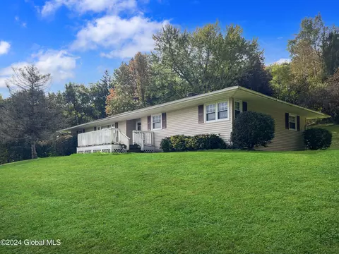 105 Pine Valley Rd, Hoosick Falls, NY 12090