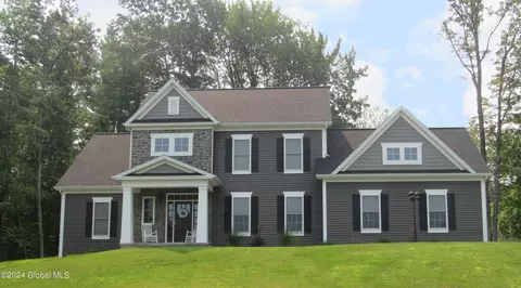 14 Cannon Royal Dr, Saratoga Springs, NY 12866