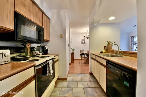1976 Curry Rd #E139, Schenectady, NY 12303 photo 14