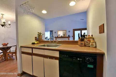 1976 Curry Rd #E139, Schenectady, NY 12303 photo 16
