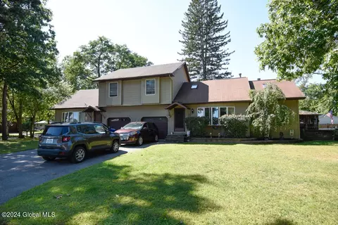 106-108 Southwoods Ct, Schenectady, NY 12306