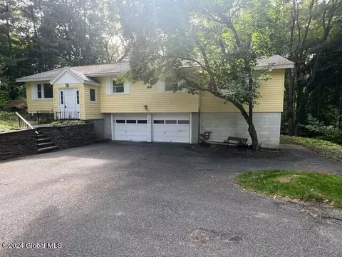 142 Menands Rd, Loudonville, NY 12211