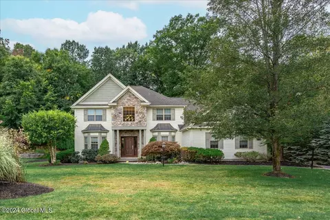771 Waldens Pond Rd, Albany, NY 12203