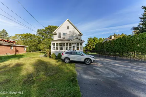 21 Nutwood Ave, Schenectady, NY 12304