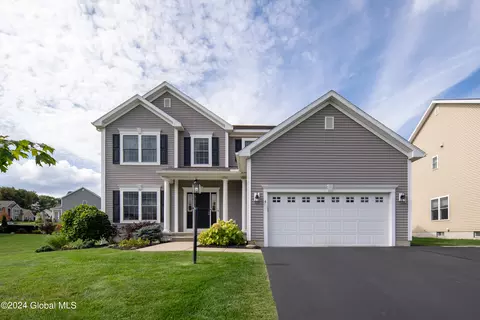 4 Sutton Dr, Cohoes, NY 12047