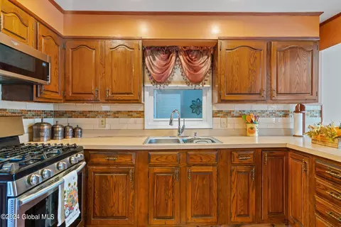 458 Chiswell Rd, Schenectady, NY 12304 photo 14
