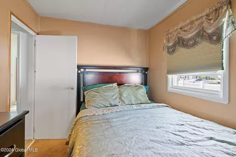 458 Chiswell Rd, Schenectady, NY 12304 photo 18