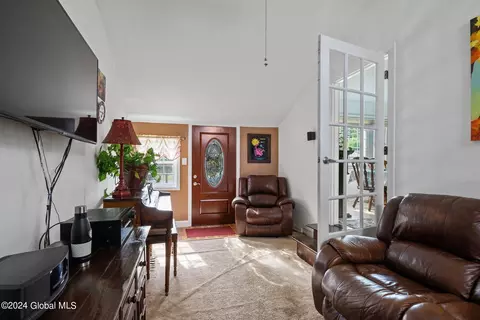 458 Chiswell Rd, Schenectady, NY 12304 photo 8