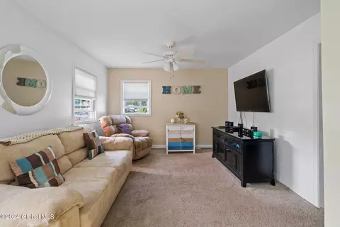 458 Chiswell Rd, Schenectady, NY 12304 photo 4
