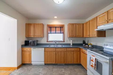 34 Stony Brook Dr, Selkirk, NY 12158 photo 18