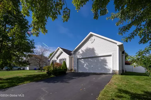 34 Stony Brook Dr, Selkirk, NY 12158 photo 2