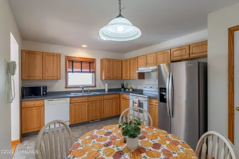 34 Stony Brook Dr, Selkirk, NY 12158 photo 17