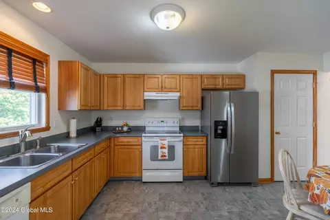 34 Stony Brook Dr, Selkirk, NY 12158 photo 14