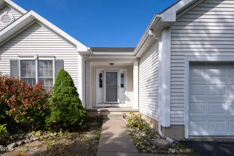 34 Stony Brook Dr, Selkirk, NY 12158 photo 4