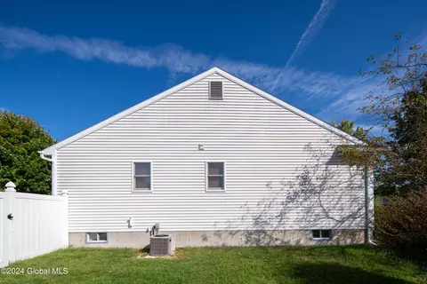 34 Stony Brook Dr, Selkirk, NY 12158 photo 42